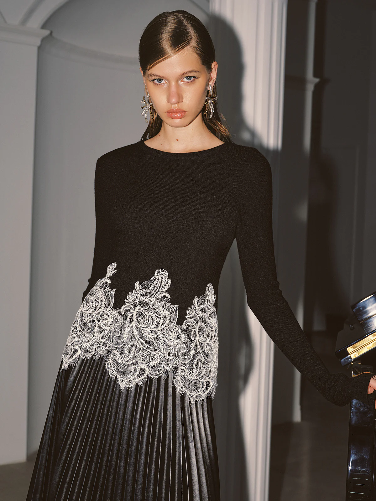 Contrast Lace Hem Knit Top - Wholesalesil