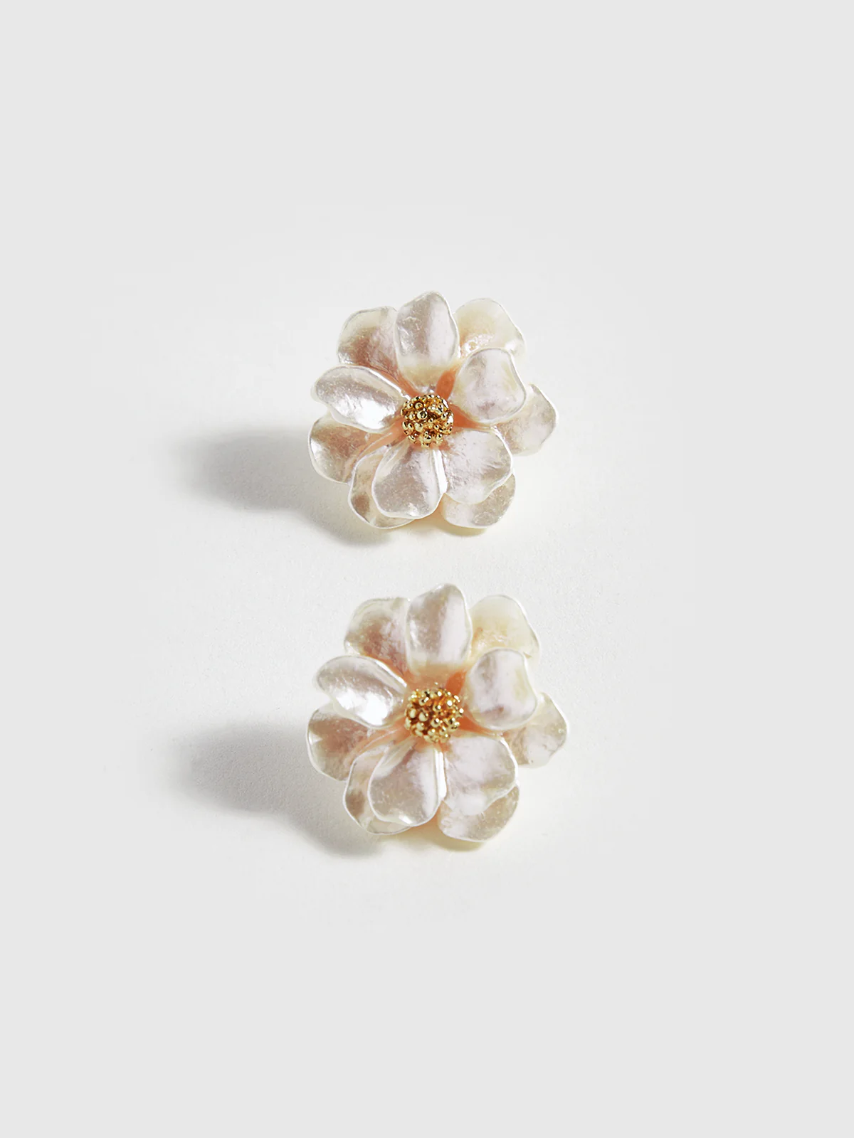 Resin Flower Stud Earrings - Wholesalesil