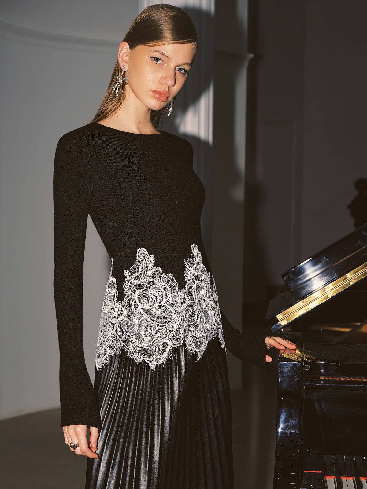 Contrast Lace Hem Knit Top - Wholesalesil