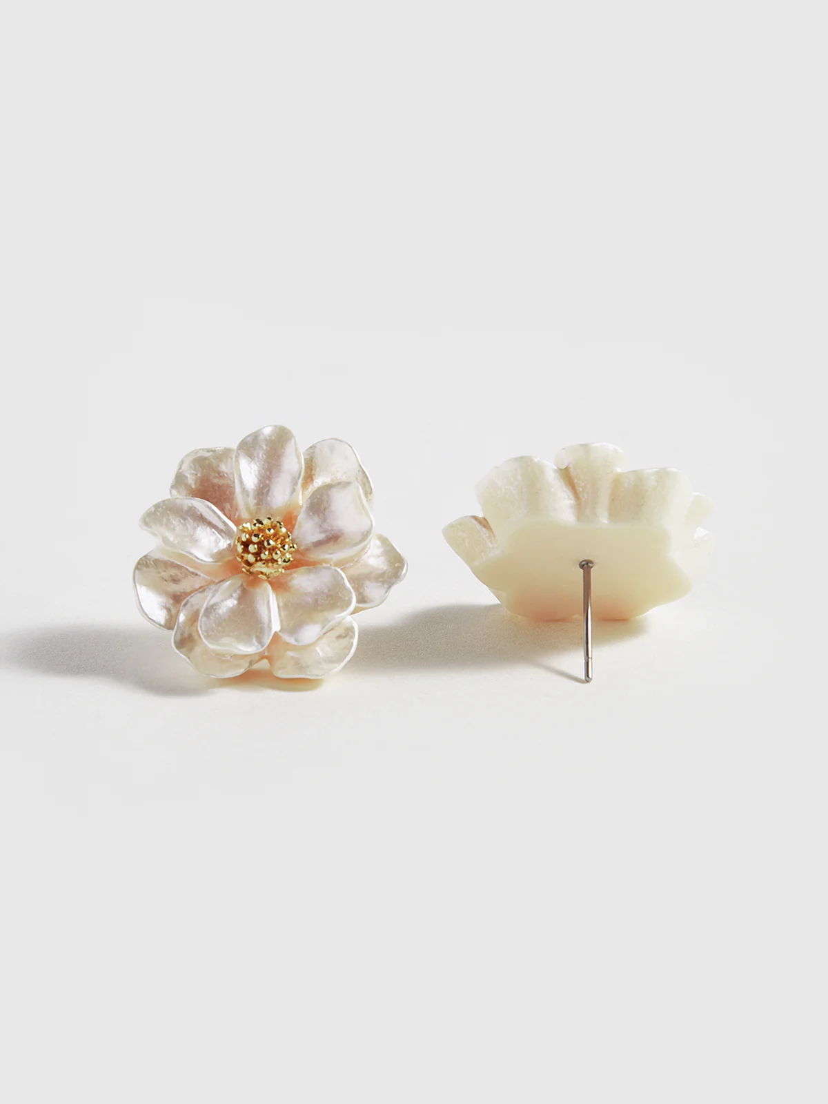 Resin Flower Stud Earrings - Wholesalesil