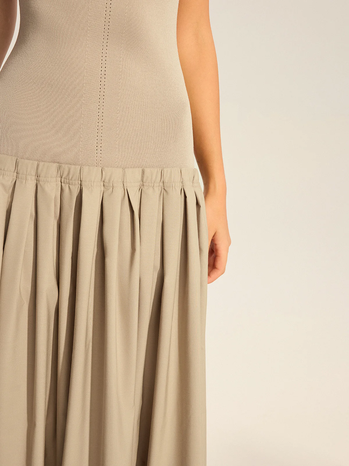 Sleeveless Knit-Top Pleated Midi Dress - Wholesalesil