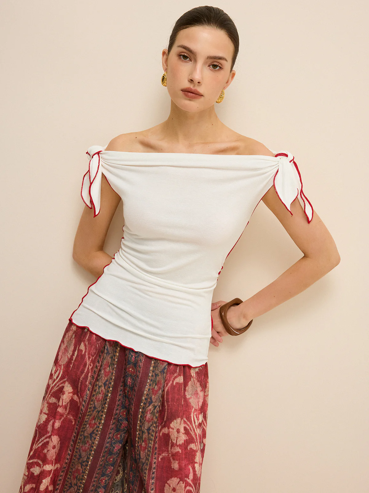 Off-Shoulder Contrast Trim Knotted Top - Wholesalesil