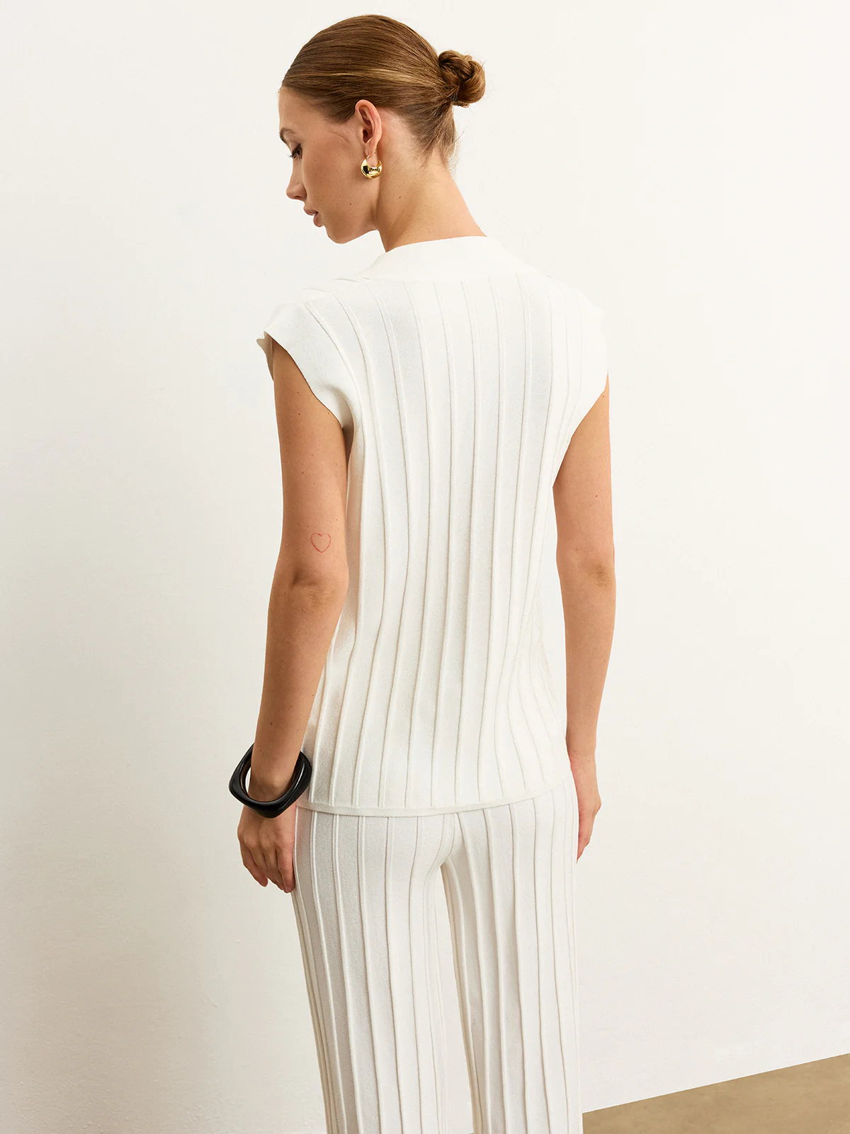 Ribbed Knit V-Neck Tank Top - Wholesalesil