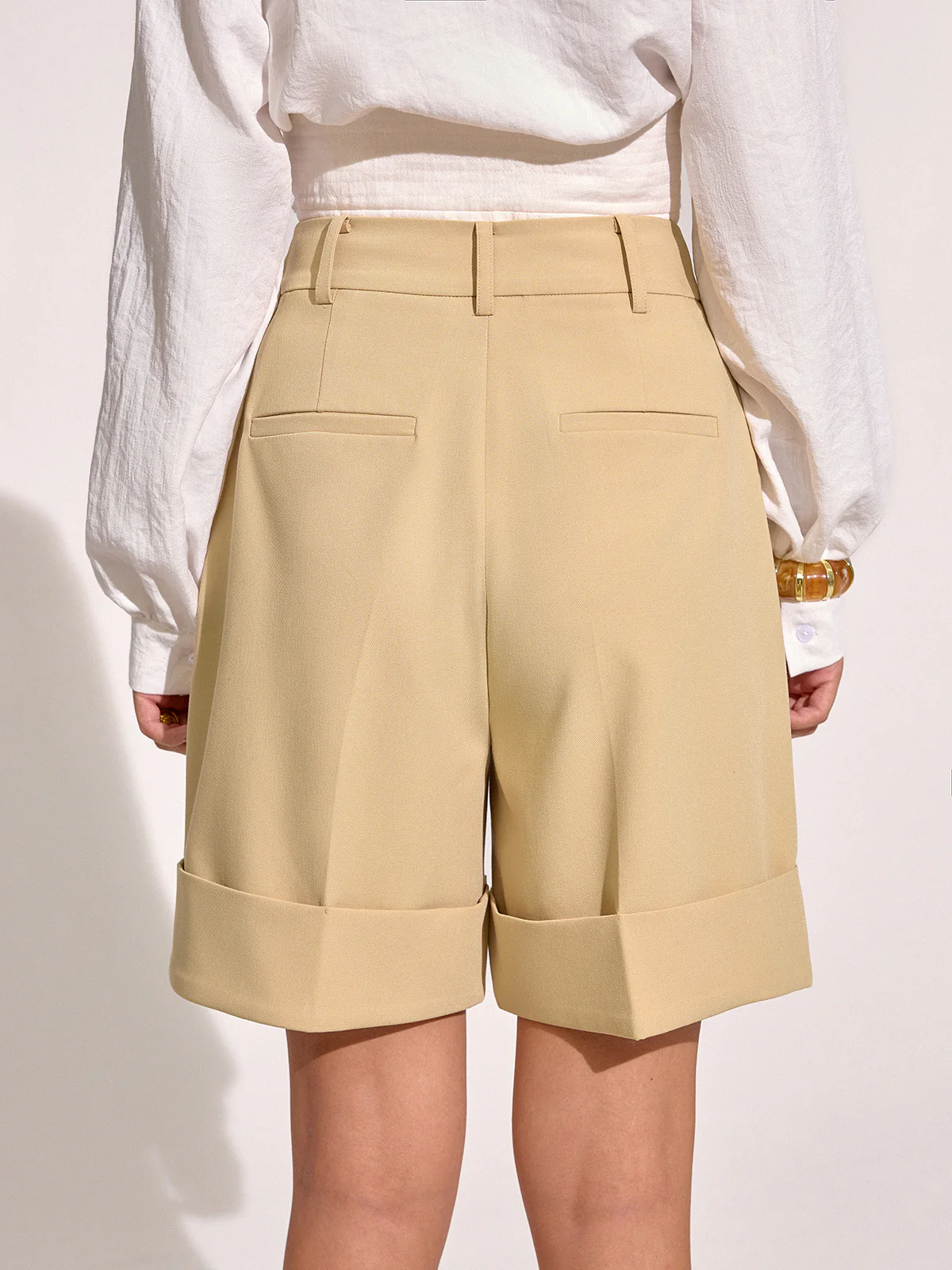 Pocket Mid-Waist Pleated Cuffed Shorts - Wholesalesil