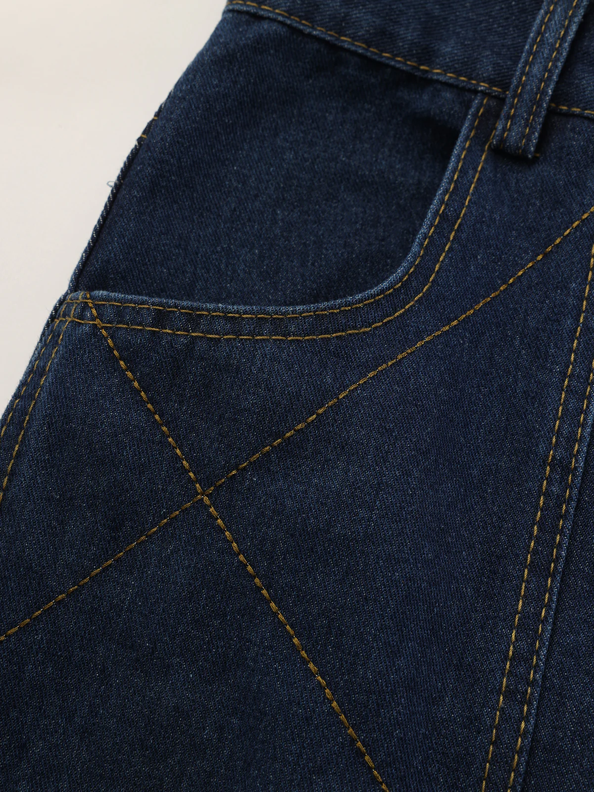 Mid-Waist Denim Curved-Leg Jeans - Wholesalesil