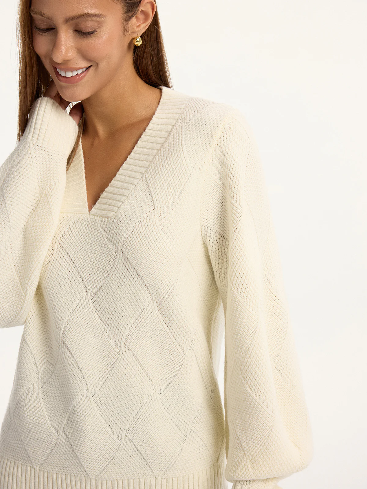 Wool-Blend Argyle Textured V-Neck Sweater - Wholesalesil