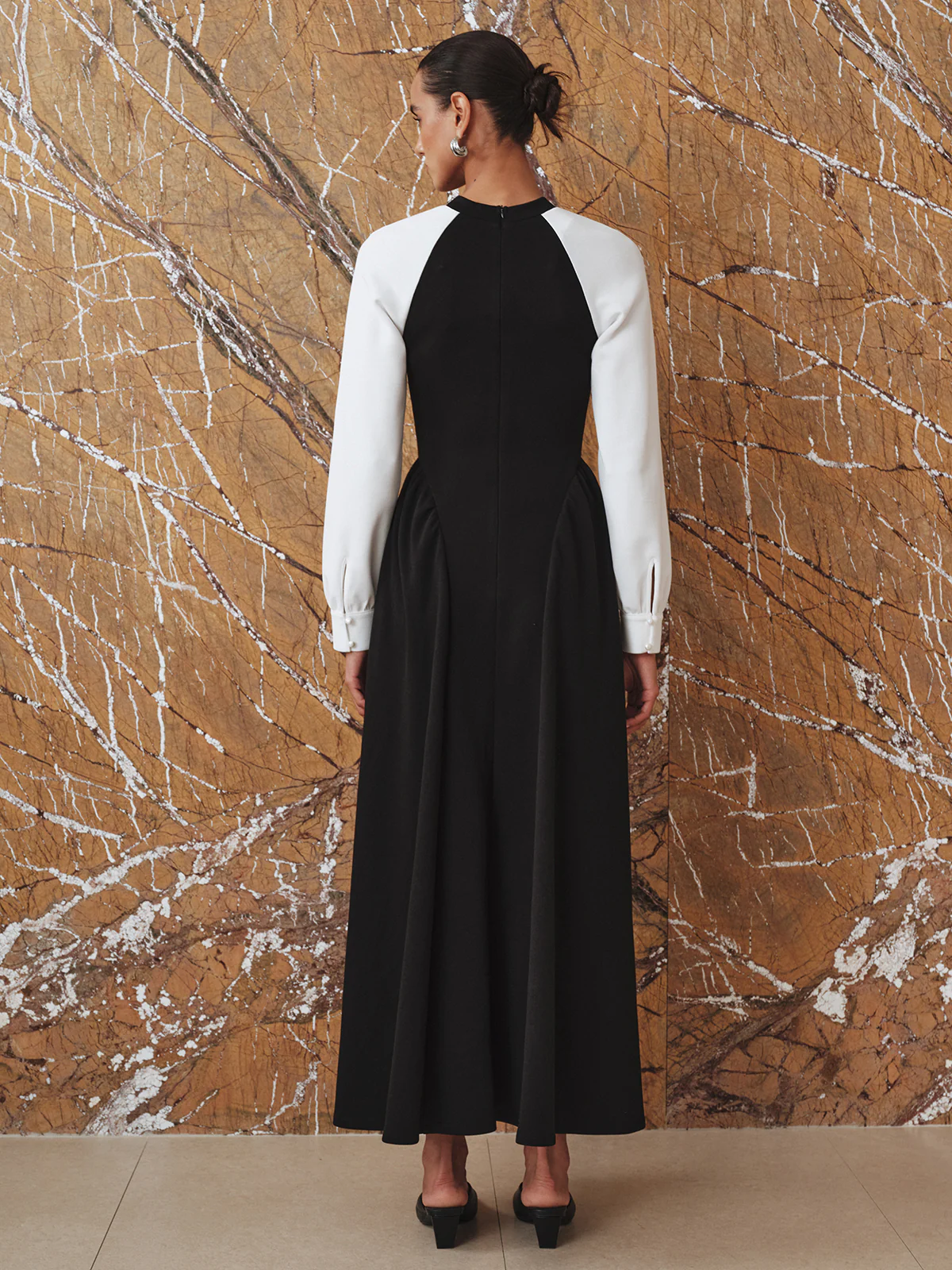 Contrast-Sleeve Pleated Midi Dress - Wholesalesil