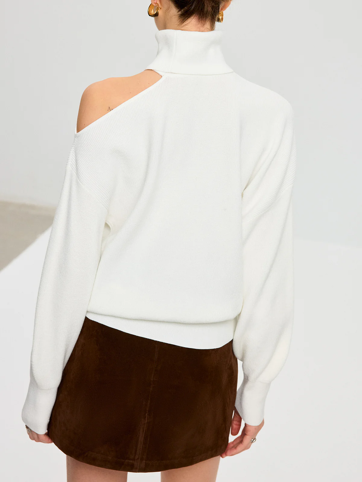 Turtleneck Cold Shoulder Wool Blend Sweater - Wholesalesil