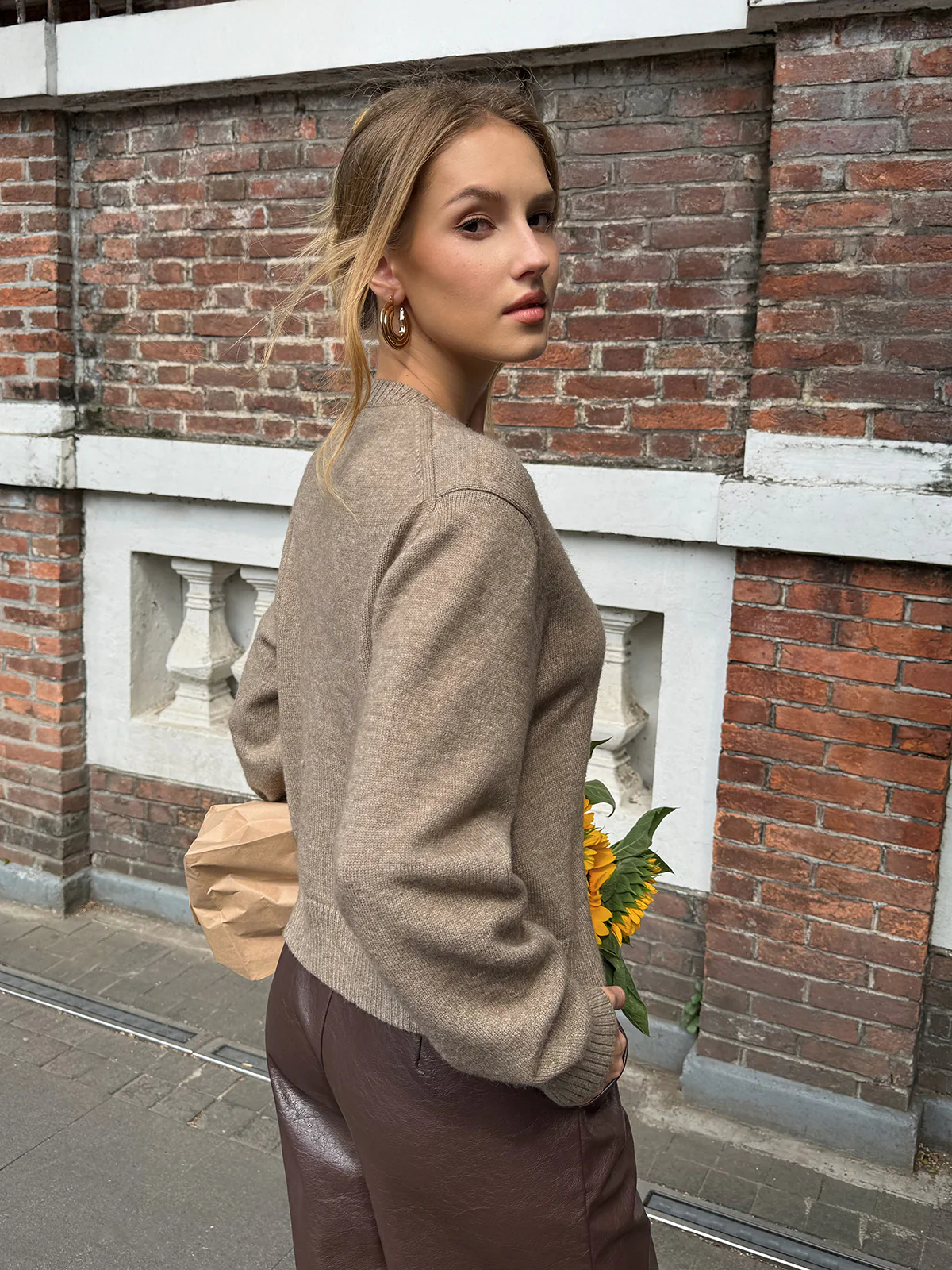 Crew Neck Button-Front Knit Cardigan - Wholesalesil