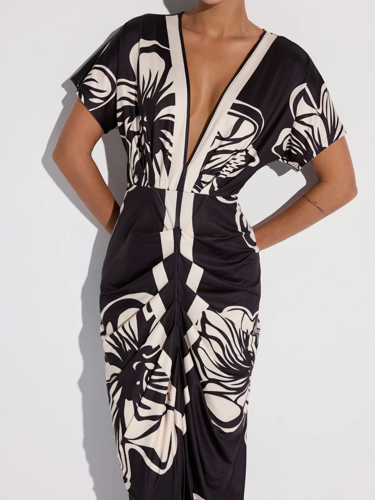 Floral Printed Ruched Deep V-Neck Midi Dress - Wholesalesil