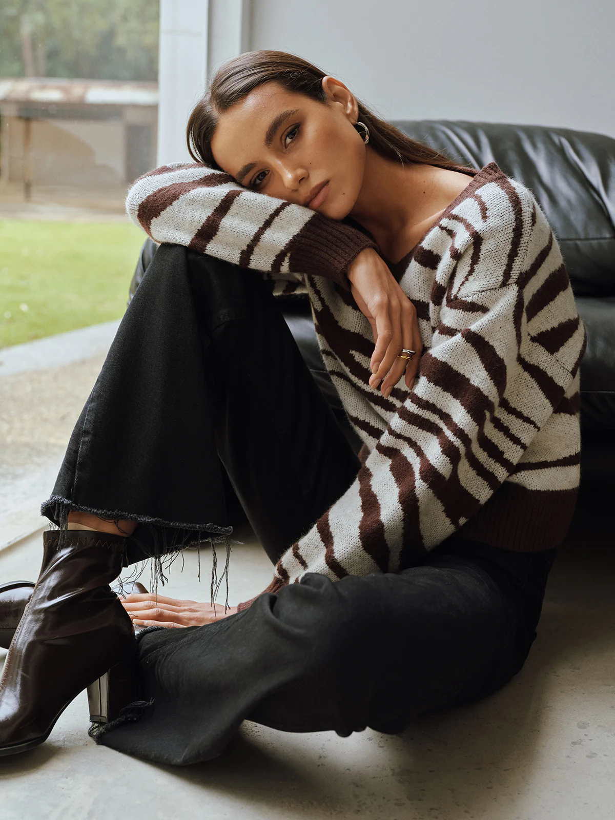 Zebra Print V-Neck Sweater - Wholesalesil