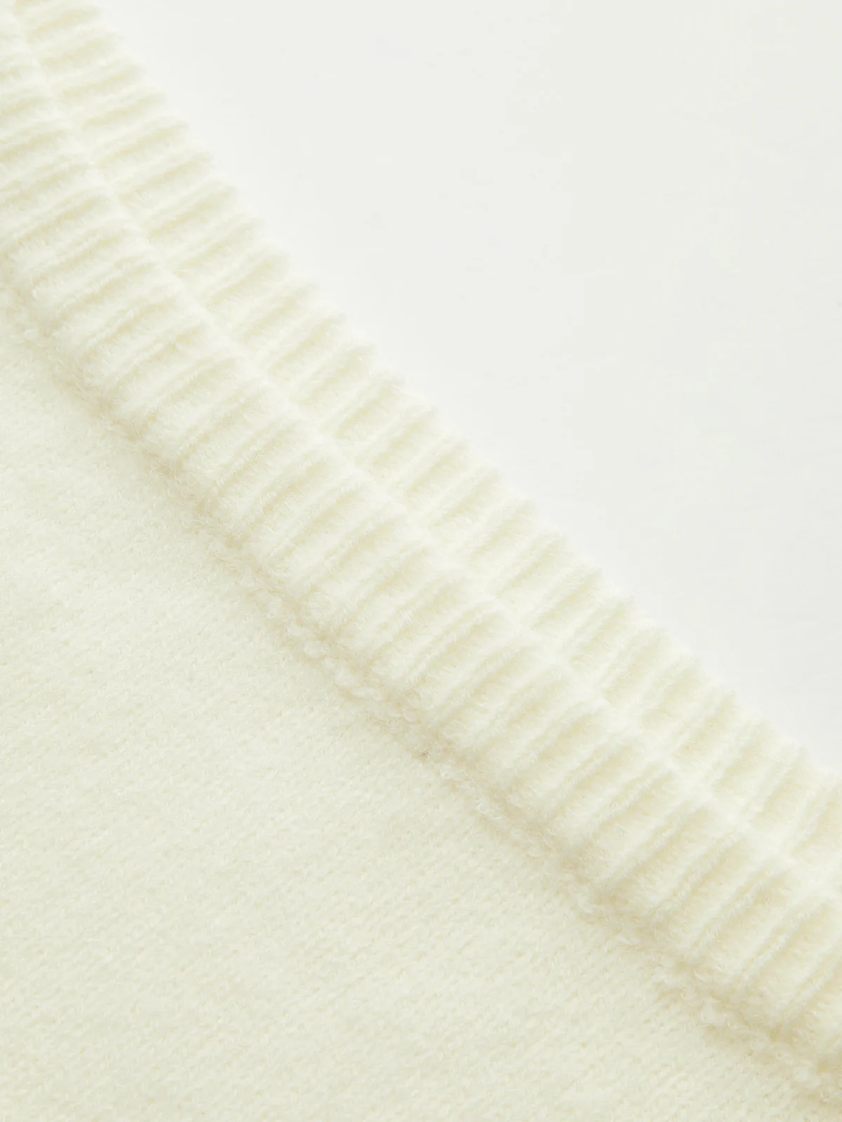 Off-Shoulder Knit Sweater - Wholesalesil