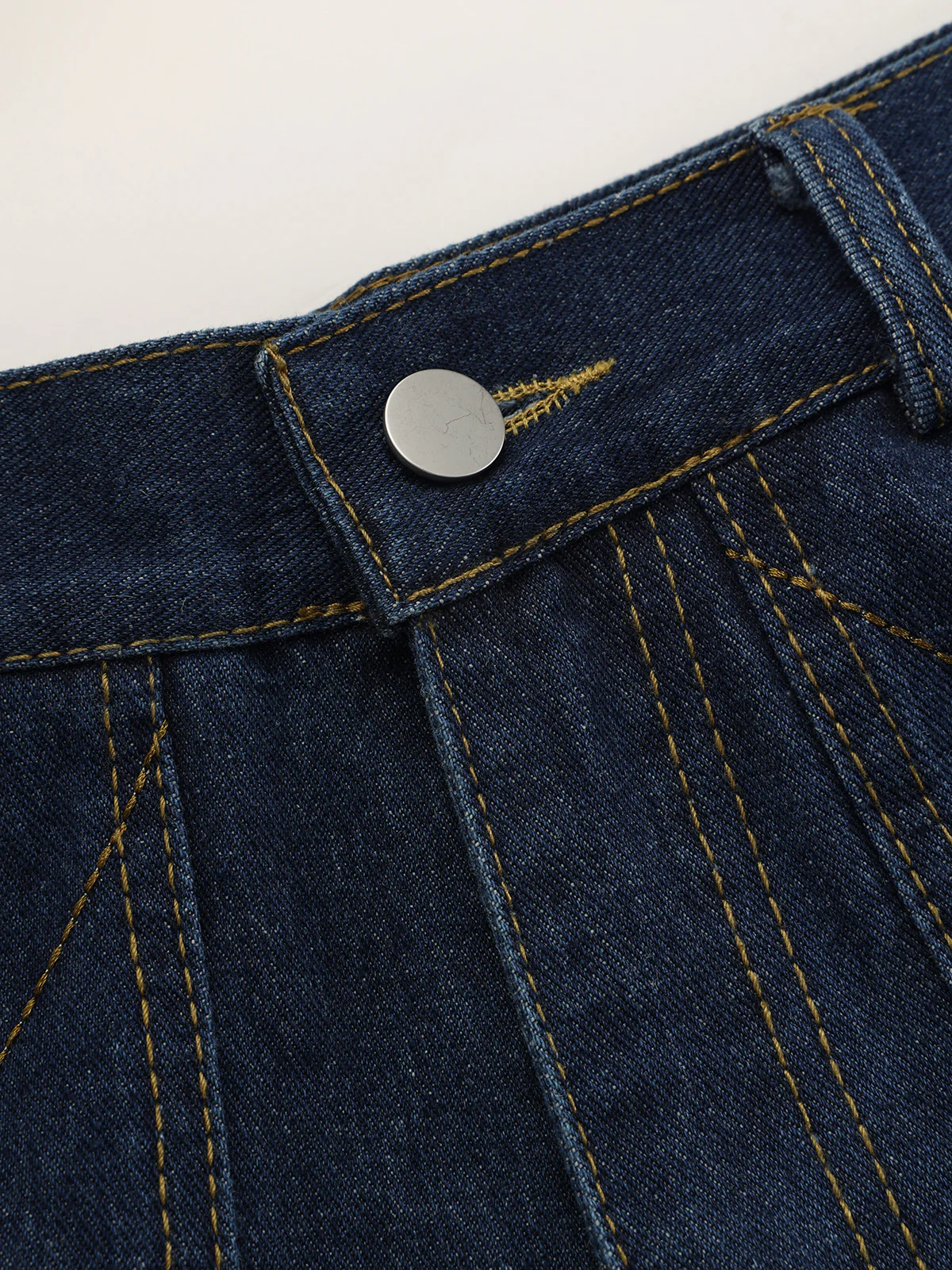 Mid-Waist Denim Curved-Leg Jeans - Wholesalesil