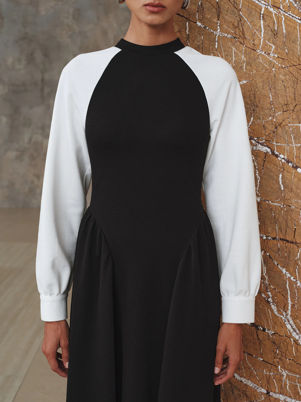 Contrast-Sleeve Pleated Midi Dress - Wholesalesil