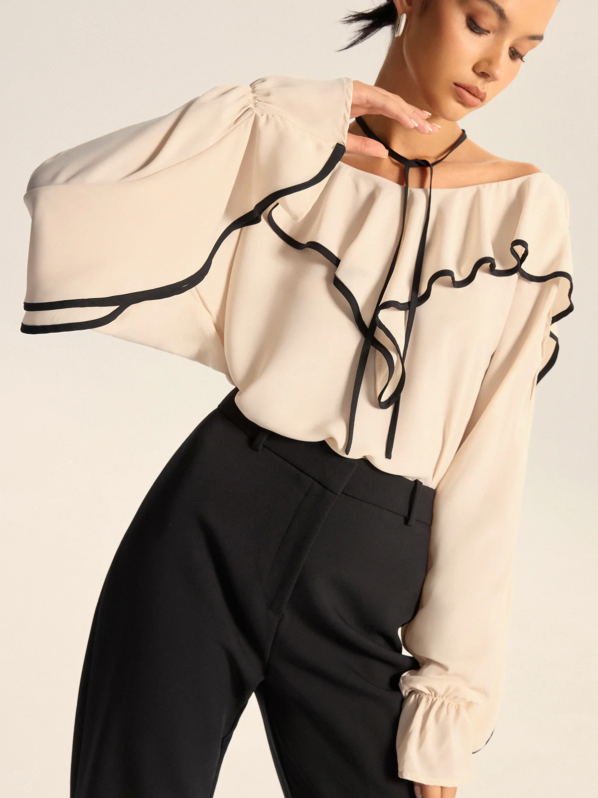 Contrast Trim Ruffle Collar Blouse - Wholesalesil