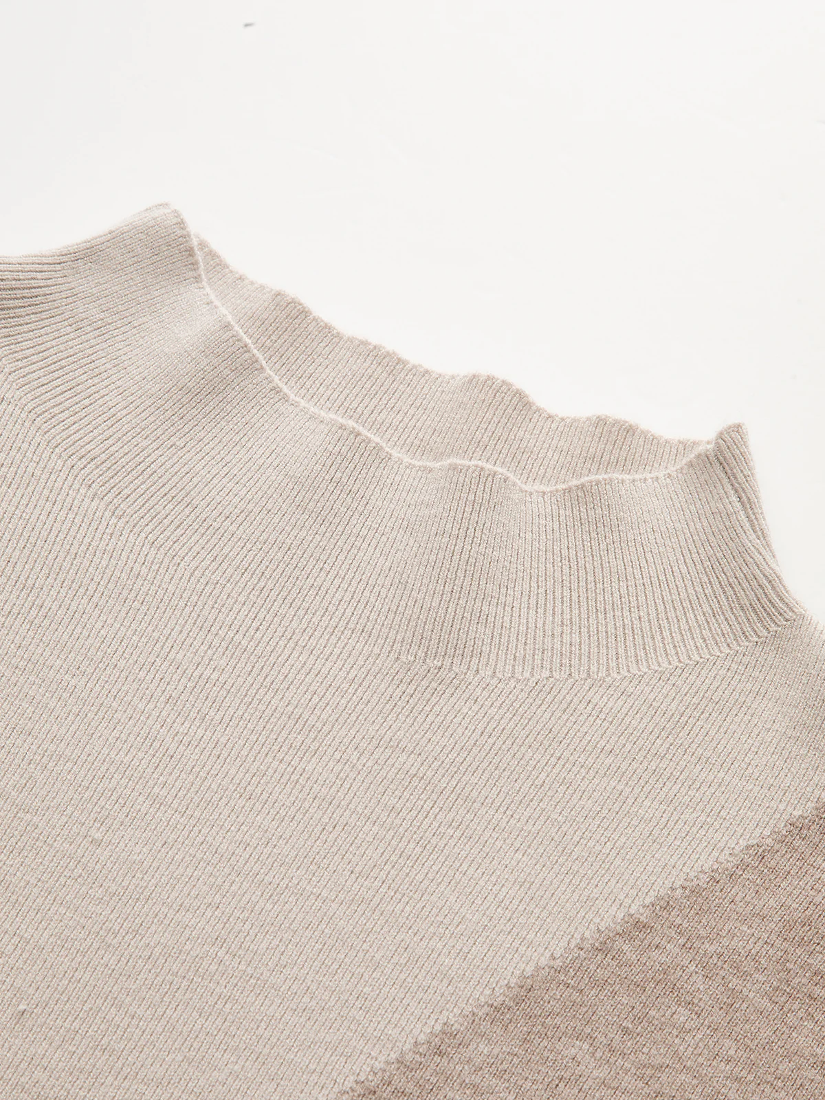 Color Block Mock Neck Fitted Knit Top - Wholesalesil