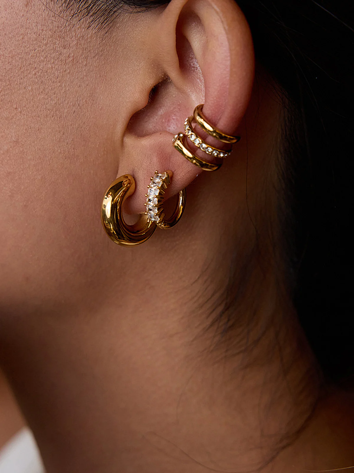 Crystal Detail Snake-Shaped Clip Earrings - Wholesalesil