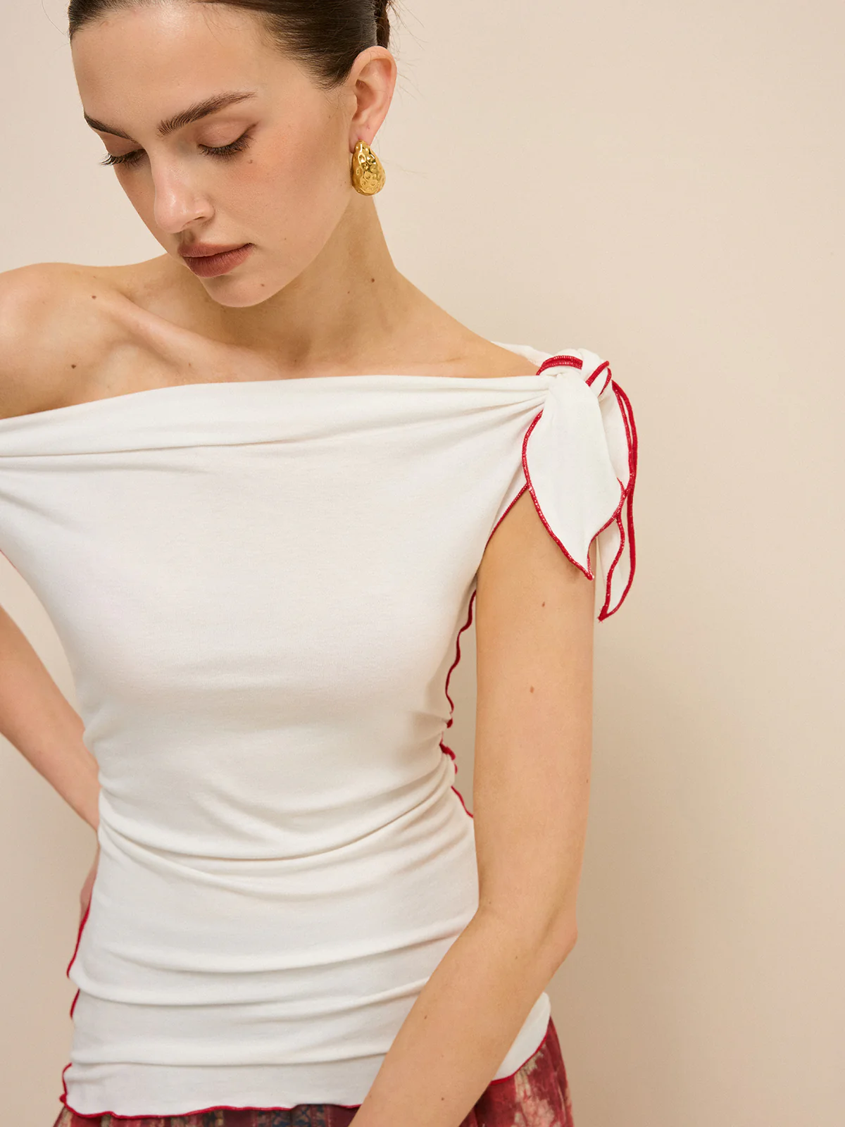 Off-Shoulder Contrast Trim Knotted Top - Wholesalesil