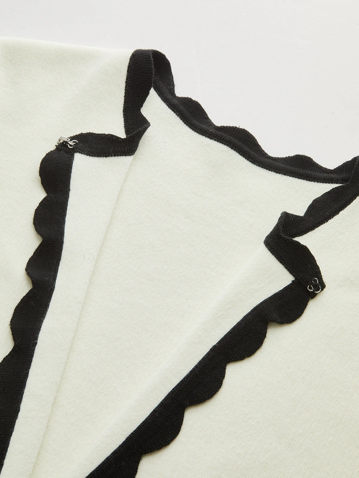 Contrast Scallop Trim Knit Cardigan - Wholesalesil