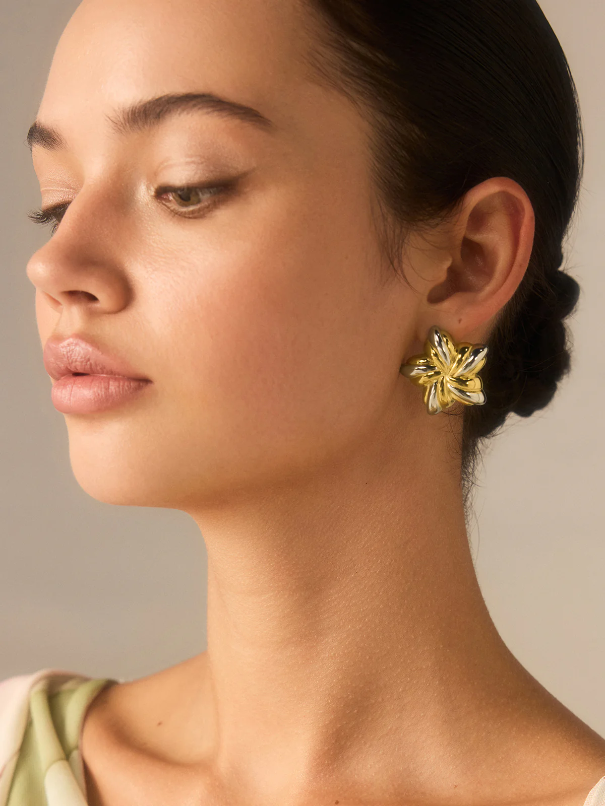 Two-Tone Flower-Shaped Stud Earrings - Wholesalesil