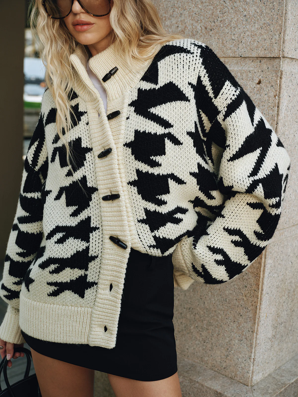 Houndstooth Horn Button Knit Cardigan - Wholesalesil