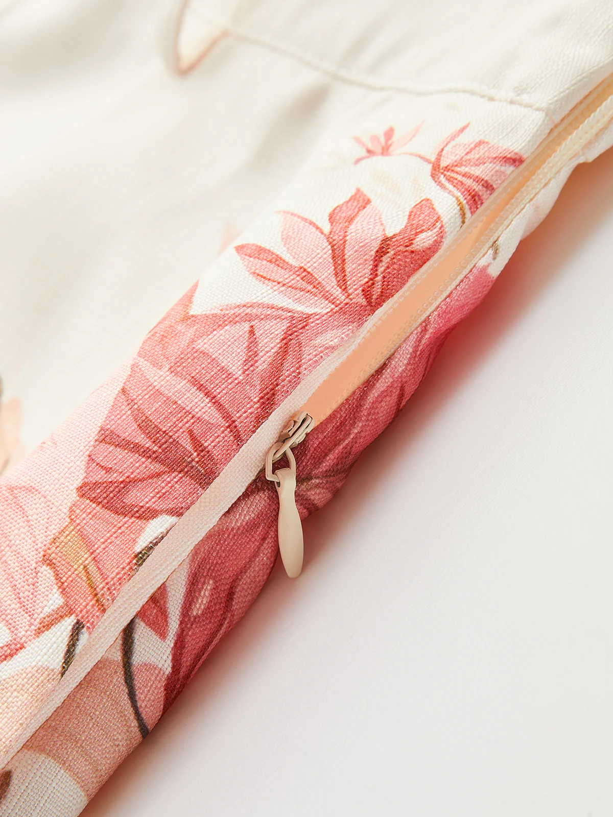 Belted Tropical Print Mid-Waist Shorts - Wholesalesil