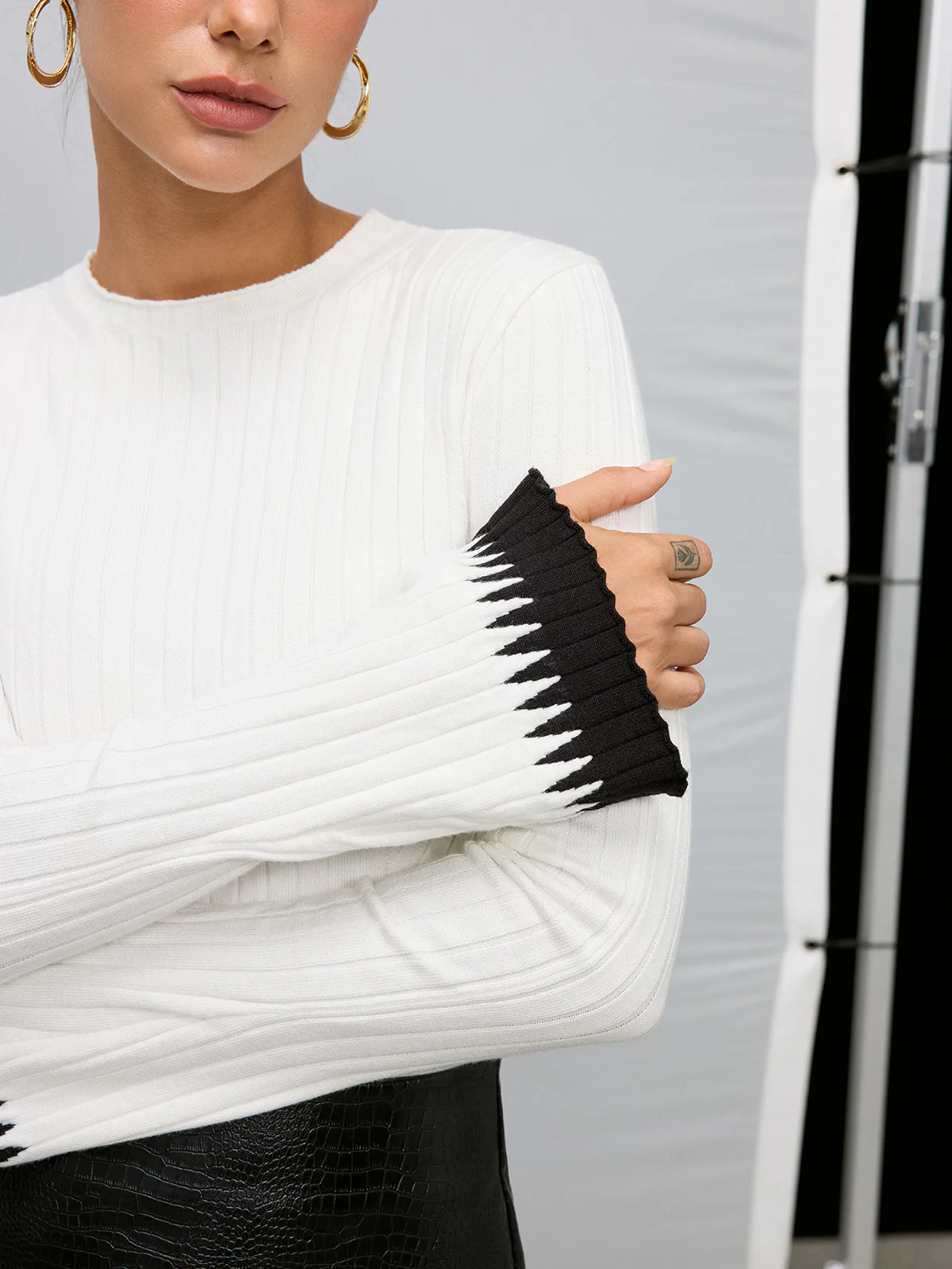 Contrast Cuff Crew Neck Knit Sweater - Wholesalesil