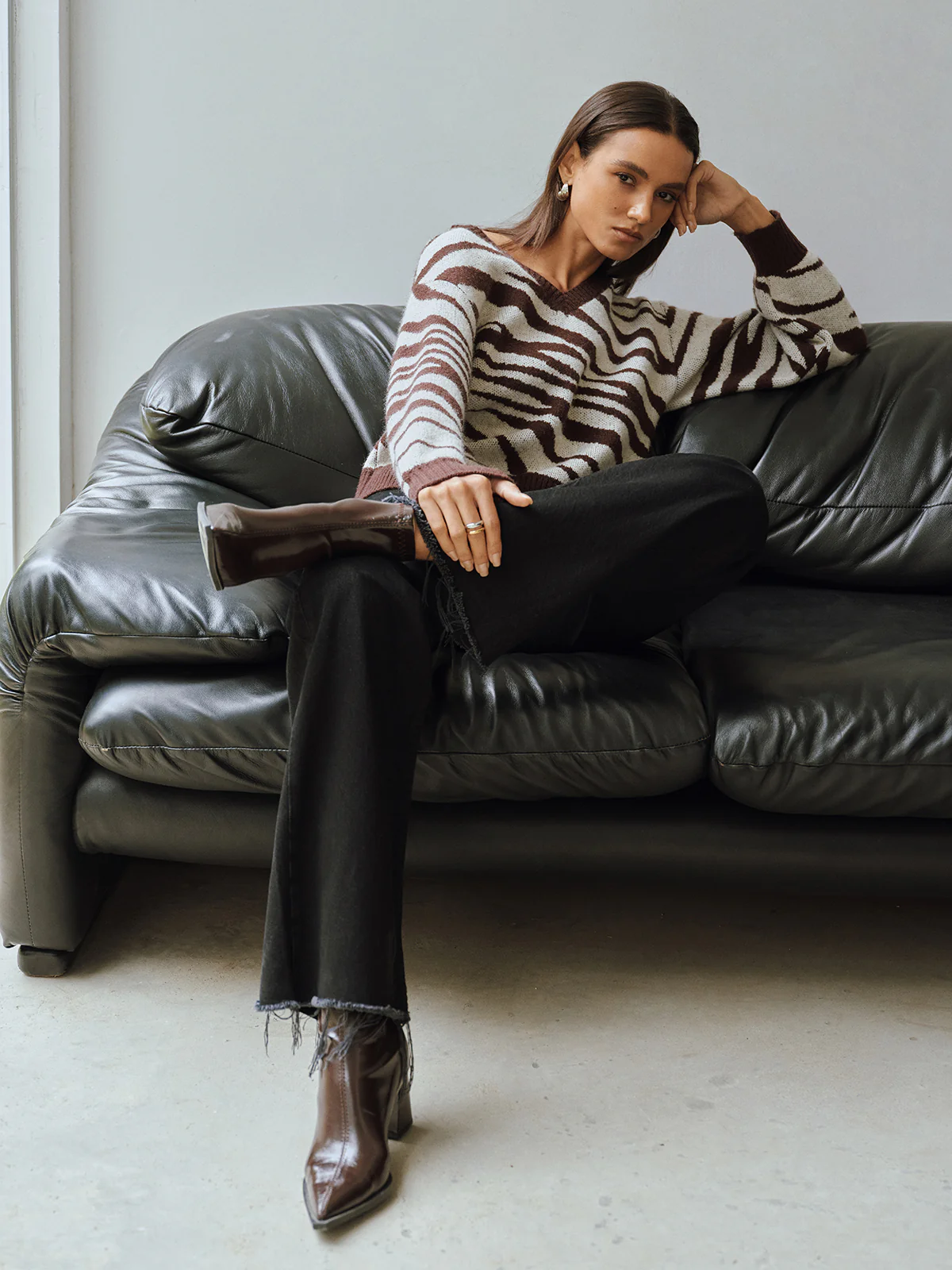 Zebra Print V-Neck Sweater - Wholesalesil