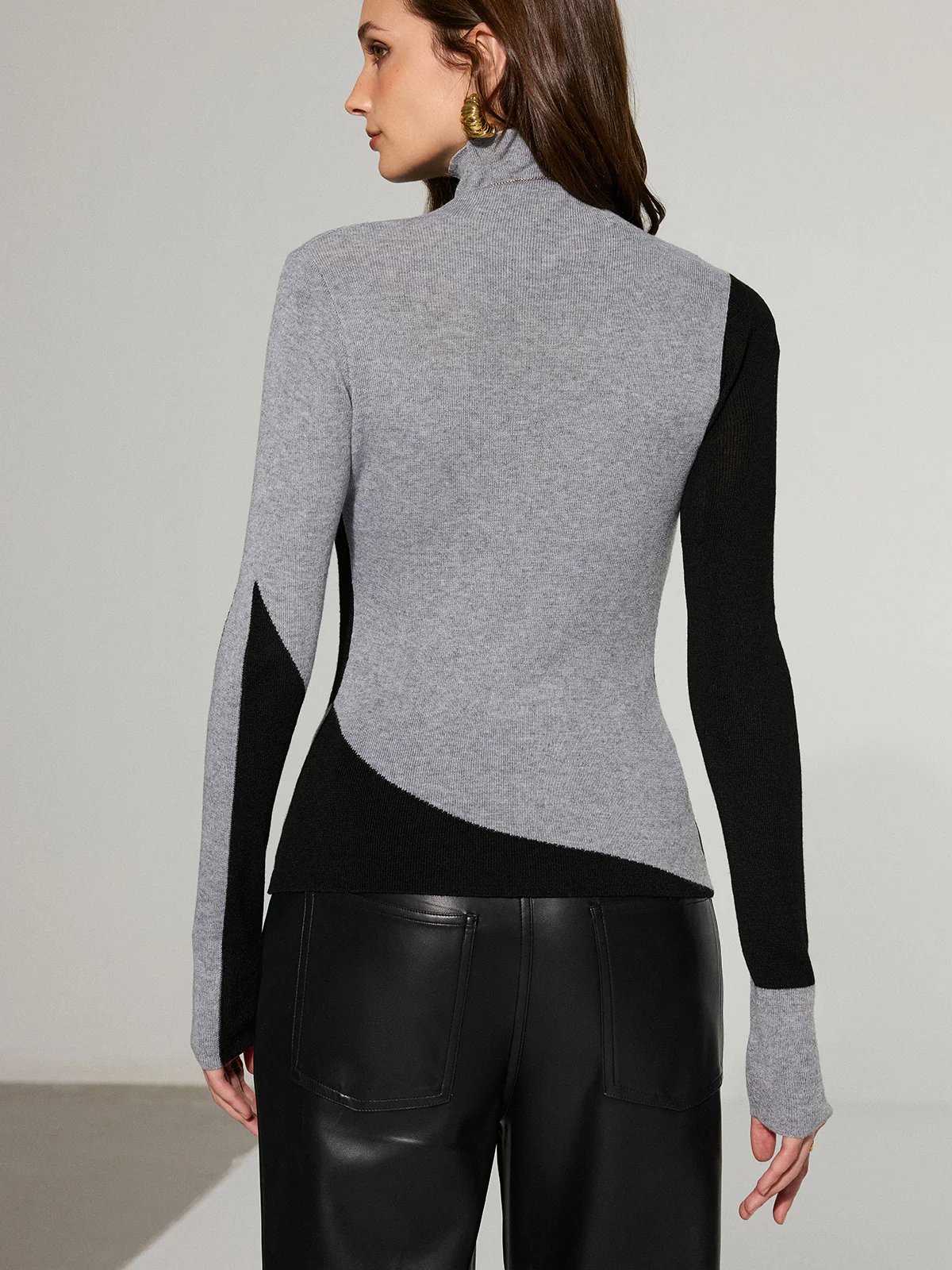 Two-Tone Turtleneck Wool Blend Sweater - Wholesalesil