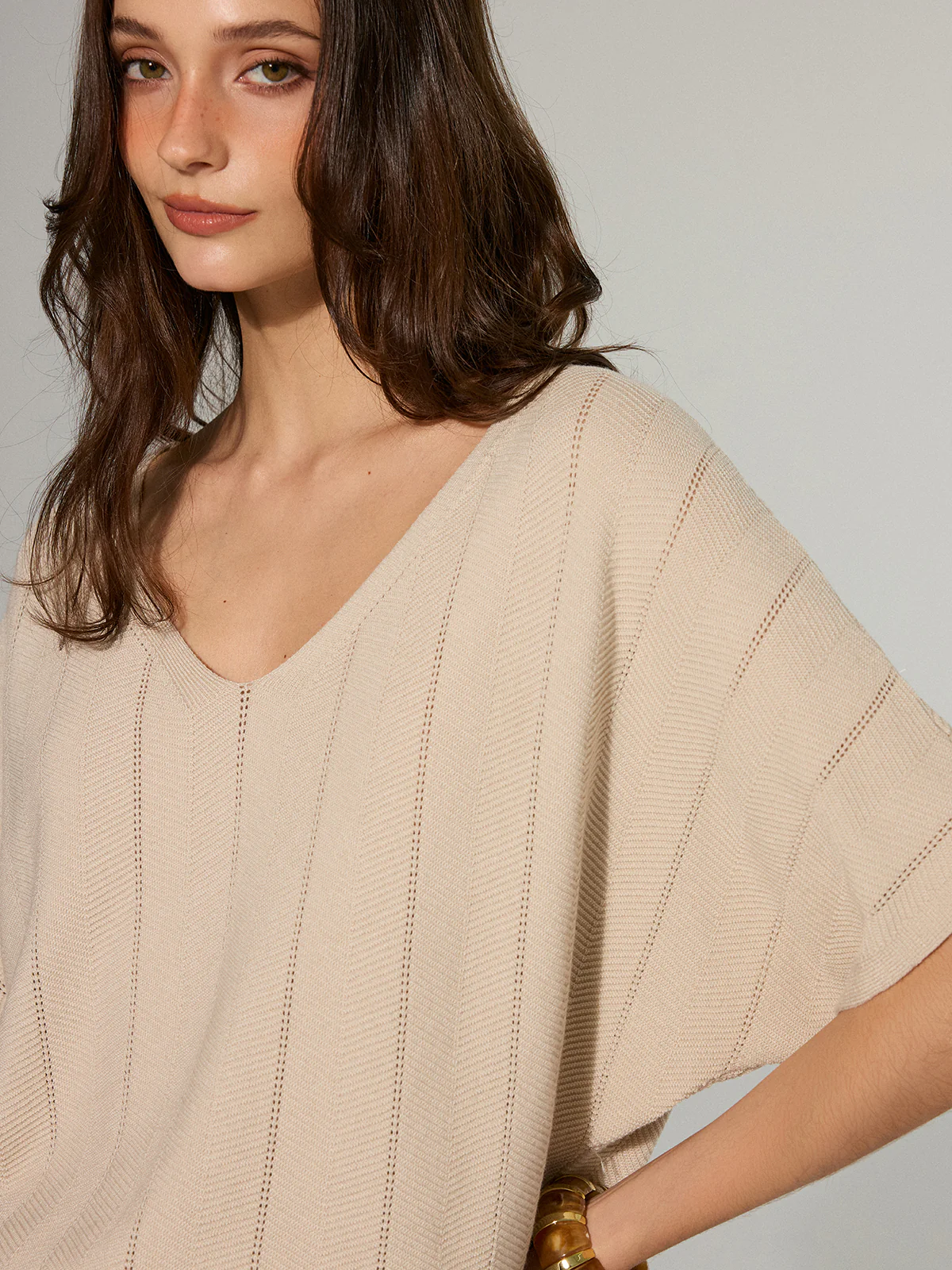 Textured Wool Blend V-Neck Sweater - Wholesalesil