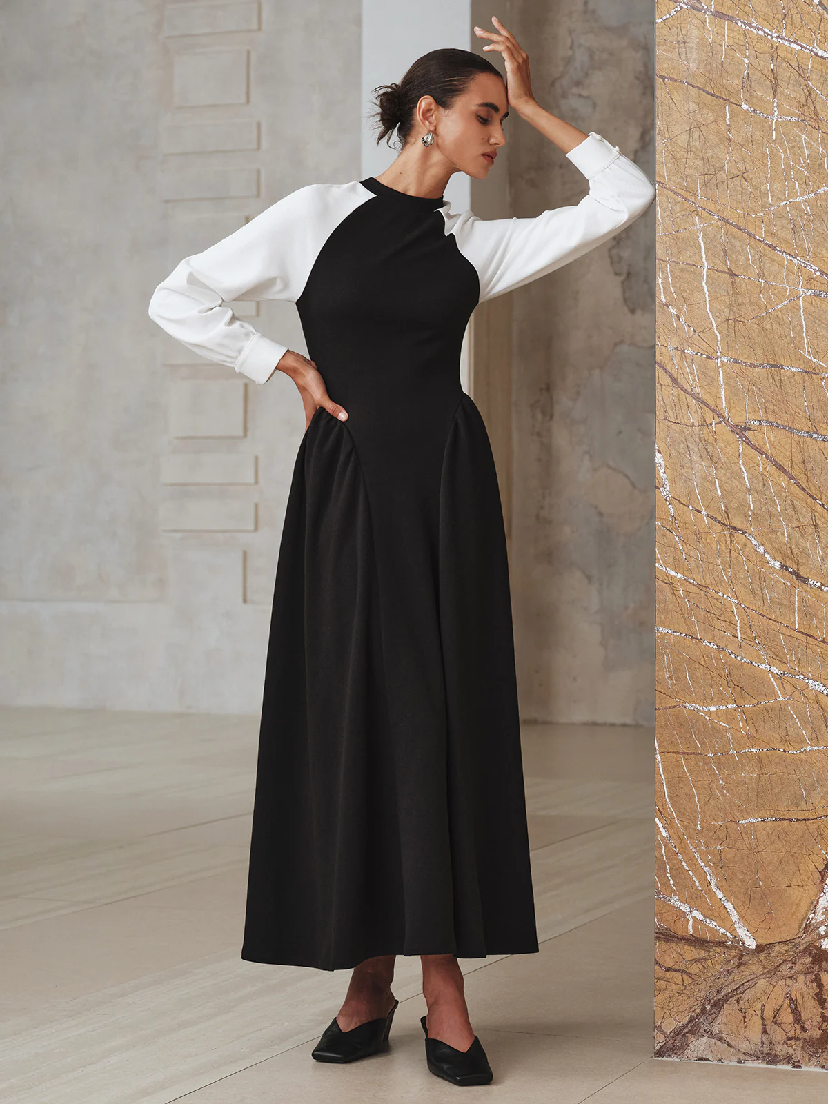 Contrast-Sleeve Pleated Midi Dress - Wholesalesil