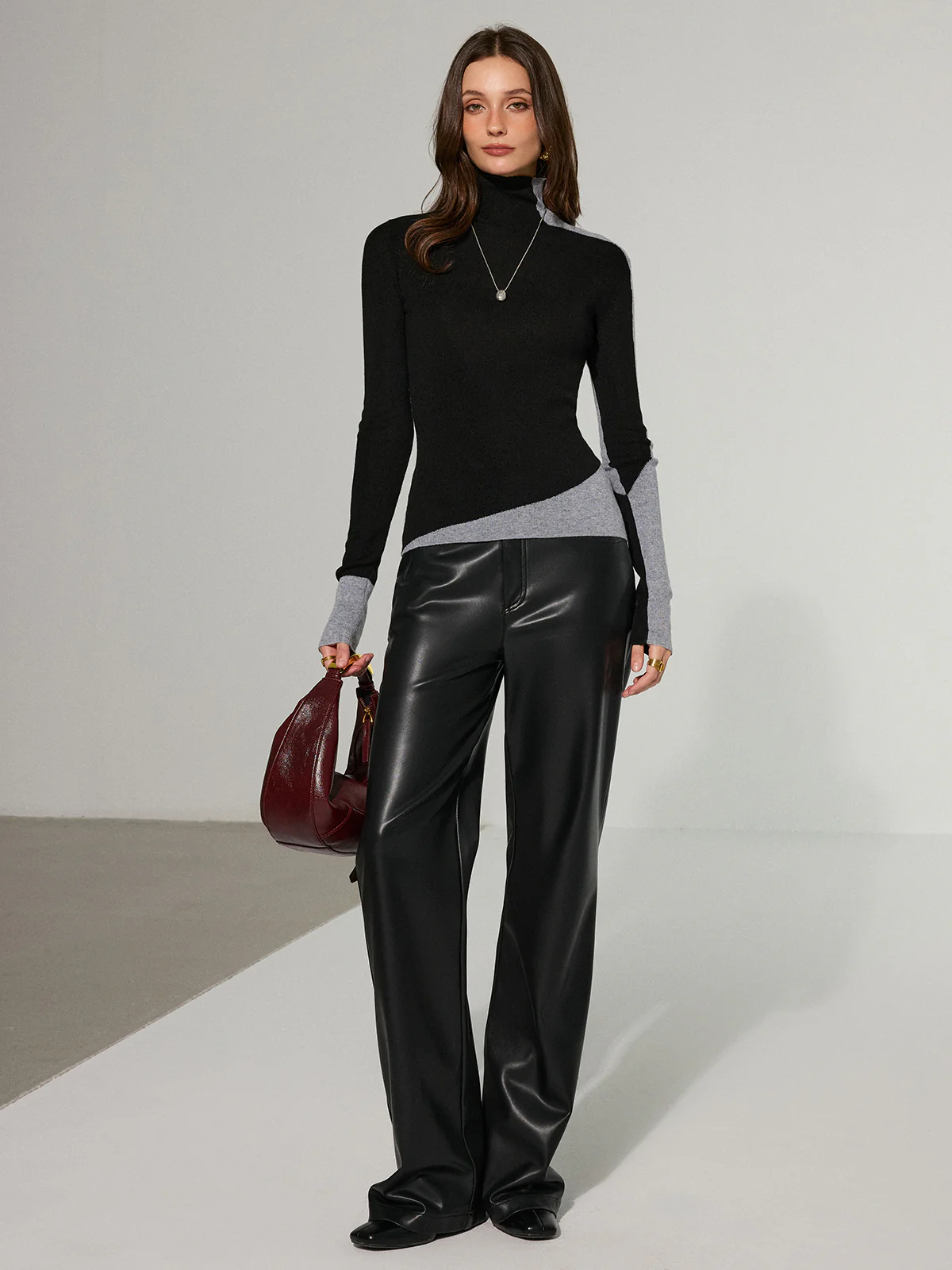 Two-Tone Turtleneck Wool Blend Sweater - Wholesalesil