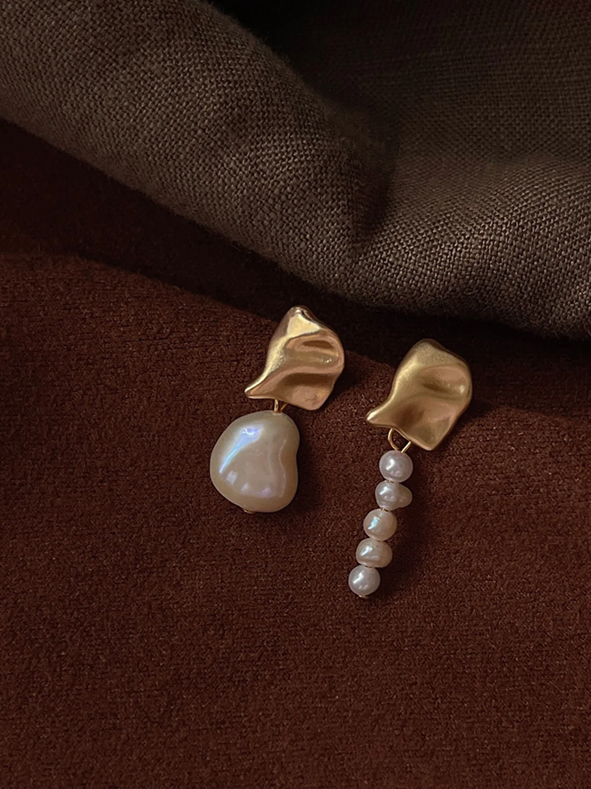 Irregular Metal & Pearl Earrings - Wholesalesil
